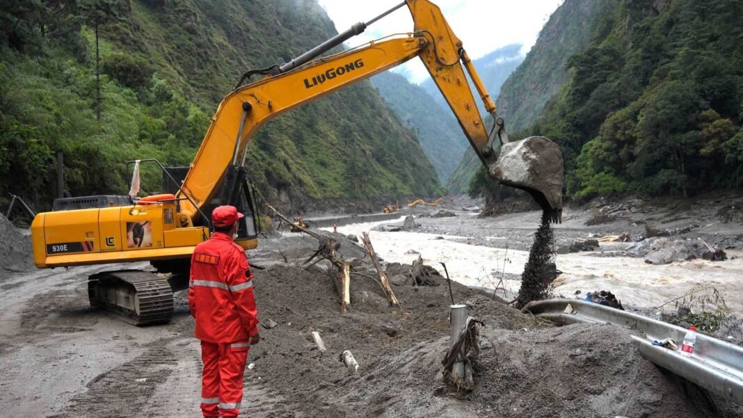 Le PM chinois appelle à des efforts de secours et d’intervention d’urgence tous azimuts après la coulée de boue à Gyirong Le PM chinois appelle à des efforts de secours et d’intervention d’urgence tous azimuts après la coulée de boue à Gyirong